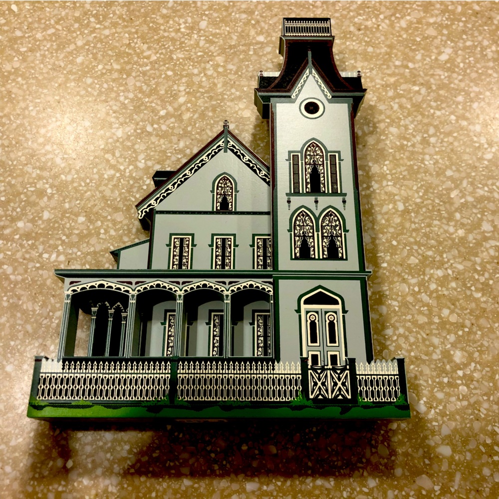 Sheila’s Collectible Houses- Abbey II